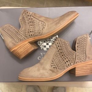 Vince Camuto ankle boots size 5